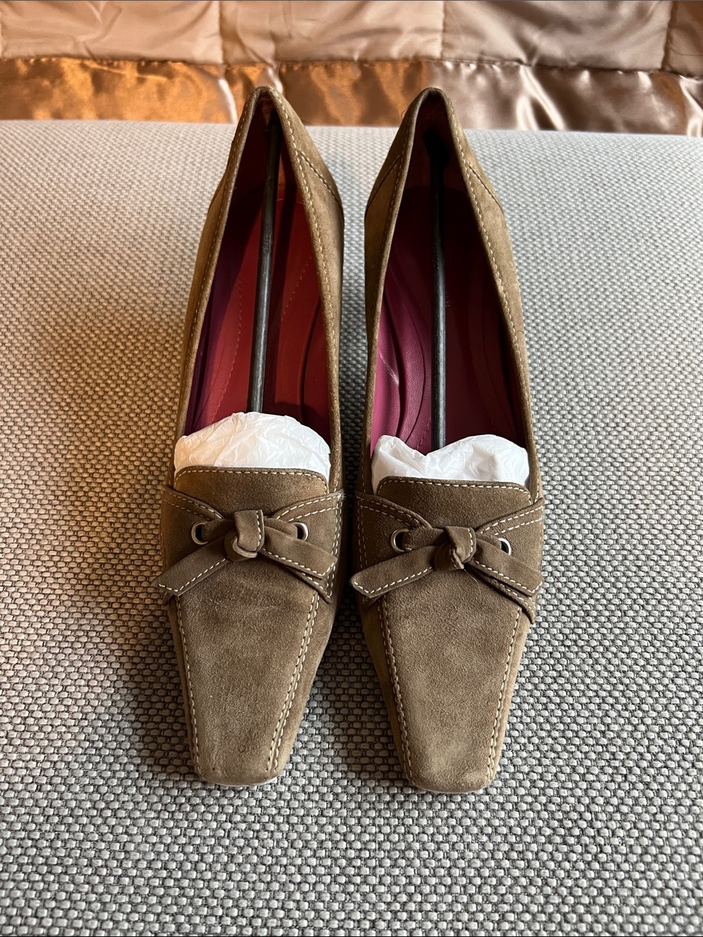 Ann Taylor Olive Brown Suede Pointed Toe Heels with Bow